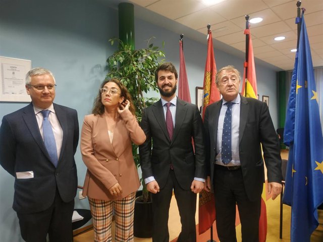 García-Gallardo niega recortes en el control al Ejecutivo y se compromete a comparecer "las veces que haga falta"