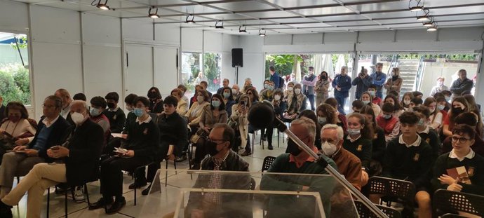 Carpa de presentaciones de la Feria del Libro de Cáceres