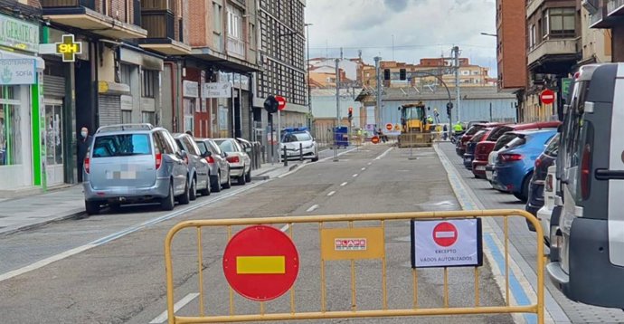 La calle Panaderos de Valladolid cortada al tráfico.