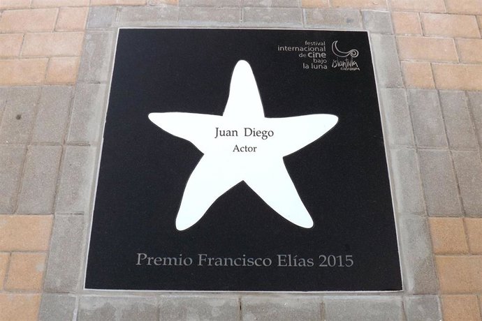 Archivo - Estrella del actor Juan Diego en el Paseo de la Fama de Islantilla (Huelva).