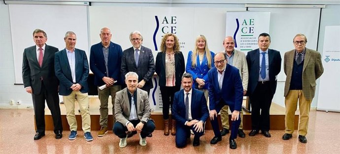 El presidente de Foment del Treball, Josep Sánchez Llibre, y la presidenta de Fepime, Ma. Helena de Felipe, se han reunido hoy con la presidenta de lAssociació dEmpresaris de les Comarques de lEbre (aece), Maria José Fernández.