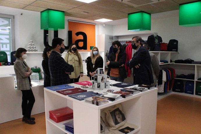 Archivo - Visita a la nueva tienda.