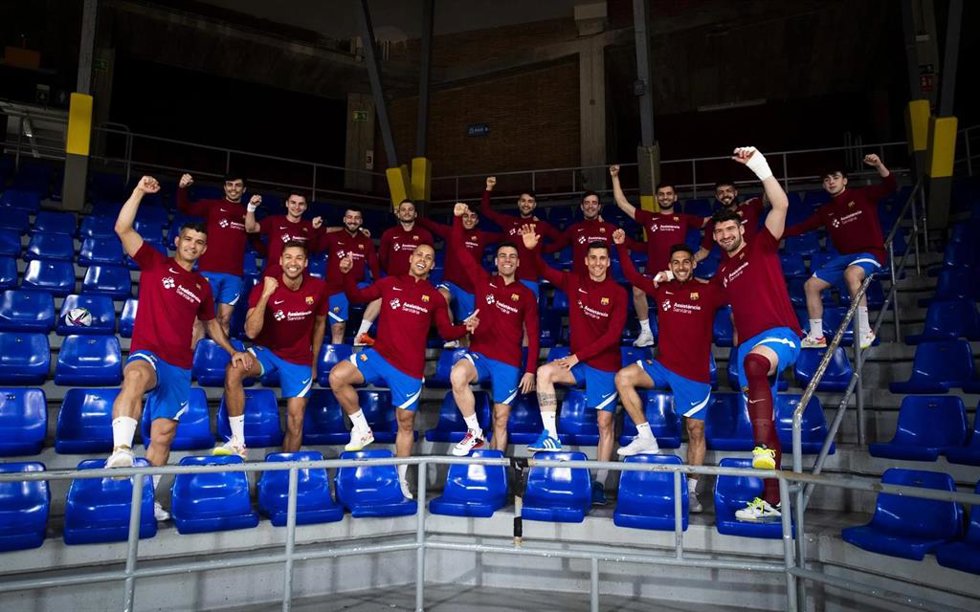 La plantilla del Bara de fútbol sala, antes de acudir a la Final Four de la UEFA Futsal Champions League en Riga (Letonia)