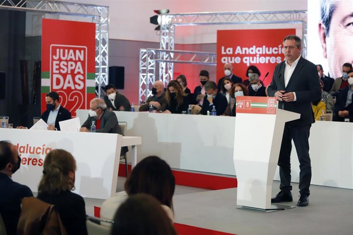 Archivo - El secretario general del PSOE de Andalucía, Juan Espadas, participa en el Comité Director del PSOE de Andalucía,  a 17 de Febrero de 2022 en Málaga, Andalucía. (Foto de archivo).