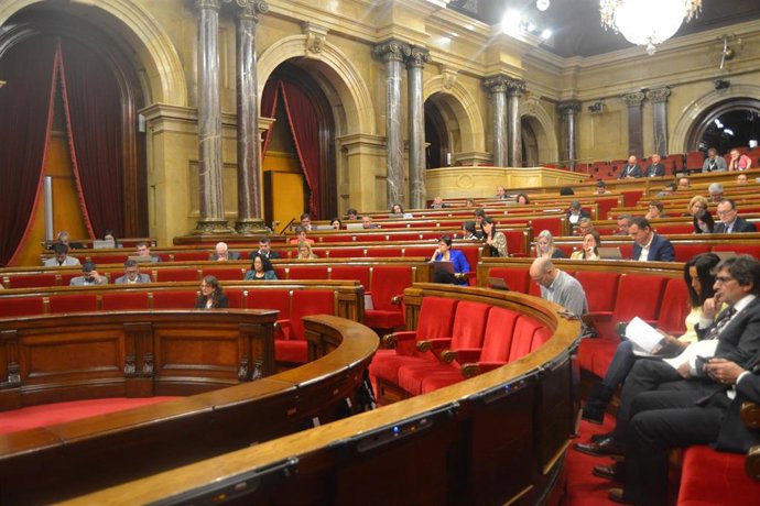 El pleno del Parlament durante el debate sobre las mociones presentadas este miércoles 28 de abril de 2022.