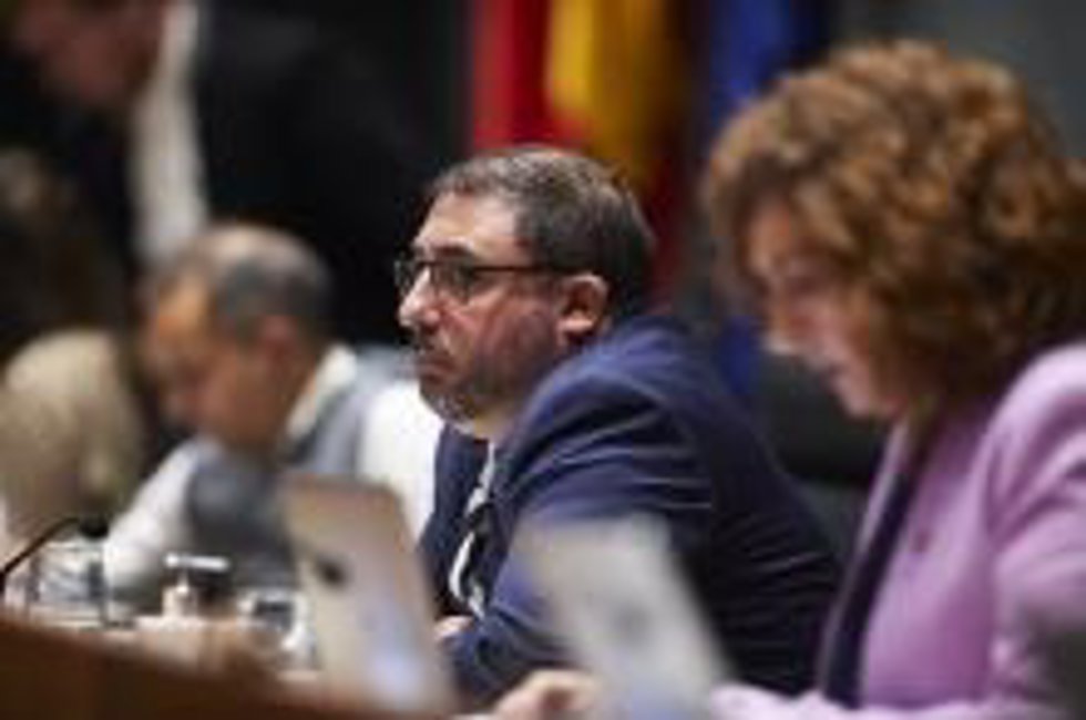 El presidente del Parlamento de Navarra, Unai Hualde, durante la sesión plenaria