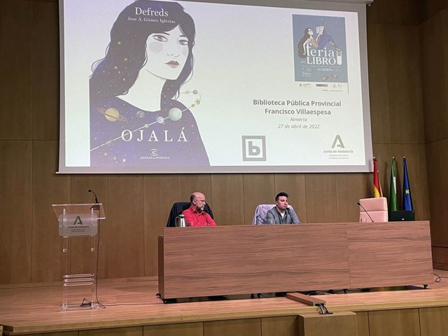 José Ángel Gómez Iglesias en la Feria del Libro de Sevilla