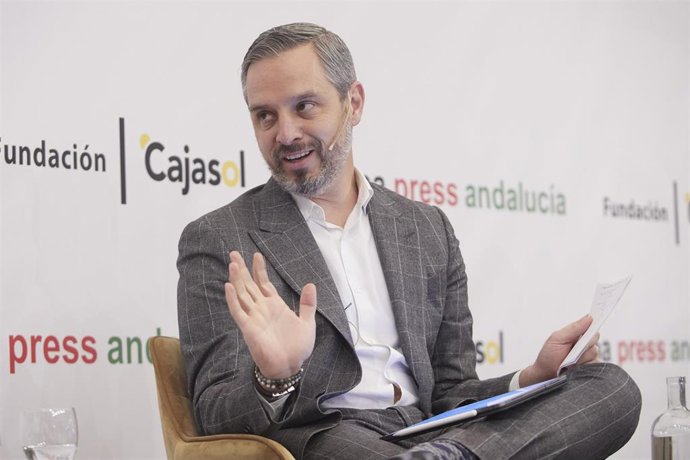 Archivo - El vicesecretario de Economía del PP, Juan Bravo, durante el Encuentro Informativo Andalucía "Rebaja fiscal y sus efectos para empresarios y autónomos" en la Fundación Cajasol, a 23 de febrero de 2022 en Sevilla (Andalucía, España)