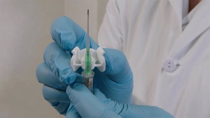 Dispositivo 12CLIP para ayudar a prevenir el riesgo de infecciones graves en pacientes producidas por la inserción de catéteres venosos periféricos