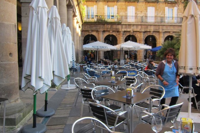 Archivo - Terraza de bar (archivo)