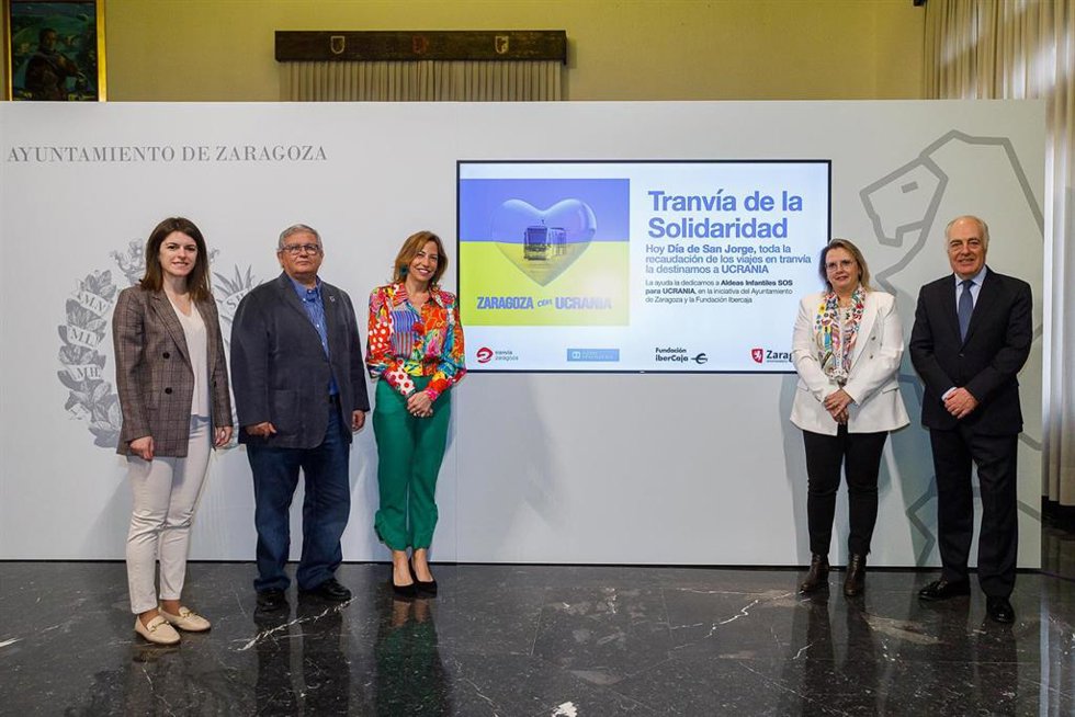 'El Tranvía De La Solidaridad' De Zaragoza Recauda Más De 31.000 Euros Para Ayudar A Los Refugiados Ucranianos