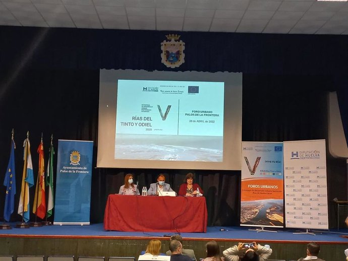 La Casa de la Cultura de Palos de la Frontera (Huelva) ha acogido la celebración del quinto Foro Urbano en el marco de la Estrategia de Desarrollo Sostenible Integral (Edusi) Rías de Huelva 2020.