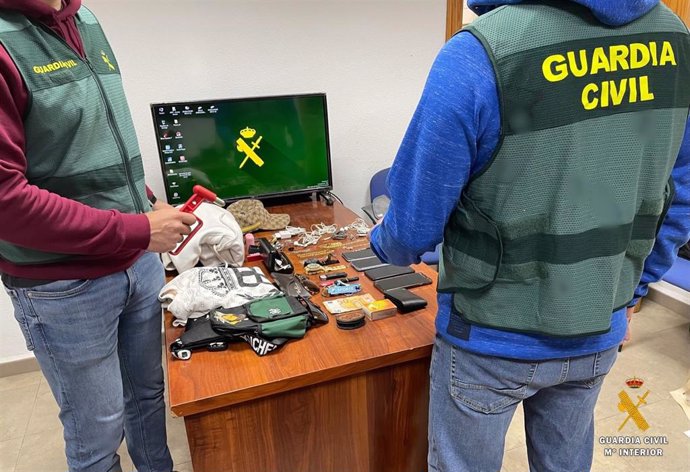 Algunos de los objetos recuperados de los robos perpetrados en Roquetas de Mar (Almería)