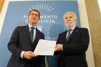 Feijóo explica que la Xunta "merece dedicación absoluta" y manuscribe en su carta: "No importa donde, Galicia siempre"