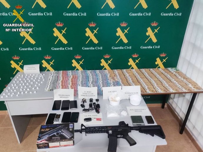 Guardia Civil desarticula un punto de venta d edroga en un bar de Torrevieja y detiene a 7 personas