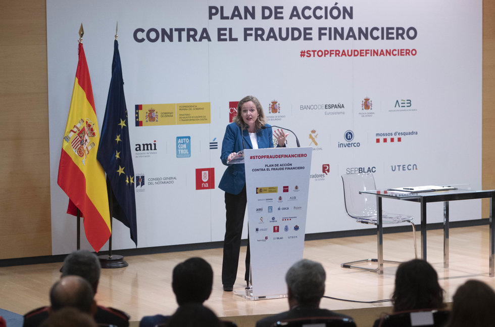 La vicepresidenta primera del Gobierno y ministra de Asuntos Económicos y Transformación Digital, Nadia Calviño, interviene en el acto de firma del Plan de Lucha Contra el Fraude Financiero, en el Ministerio de Asuntos Económicos.