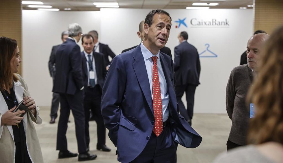 El consejero delegado, Gonzalo Gortázar Rotaeched, a su llegada a la presentación de los resultados de CaixaBank del primer trimestre del año 2022, a 29 de abril de 2022, en Valencia, Comunidad Valenciana (España)