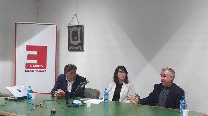 El diputado de Teruel Existe, Tomás Guitarte, y el procurador de Soria Ya en las Cortes de Castilla y León Ángel Ceña.