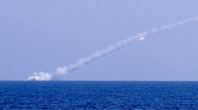 Archivo - Un misil submarino lanzado por la Marina rusa.