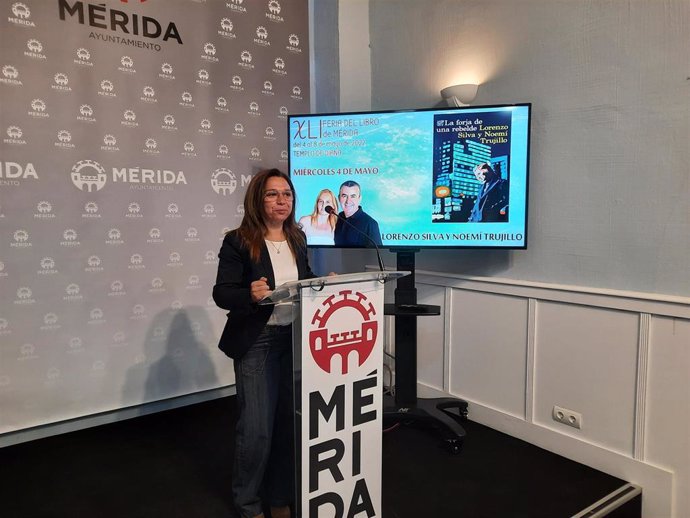 La delegada de Cultura del Ayuntamiento de Mérida, Silvia Fernández, en la presentación de la Feria del Libro 2022 de la capital extremeña
