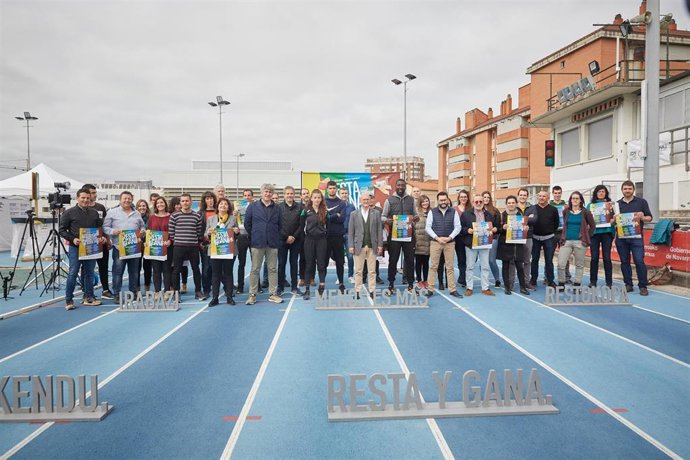 Consejero Ciriza junto a Nerea Bermejo y Asier Martinez presentan el campeonato de reciclaje entre municipios de Navarra.