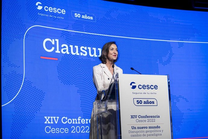 La ministra de Industria, Comercio y Turismo, Reyes Maroto, interviene en la conferencia anual de Cesce, centrada este año en la geopolítica
