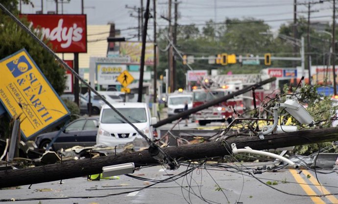 Archivo - 01 September 2021, US, Annapolis: A view of damage in the 1900 block of West Street following a tornado that swept through the Annapolis, as the remnants of Tropical Depression Ida continued to trail across the state. Photo: Karl Merton Ferron