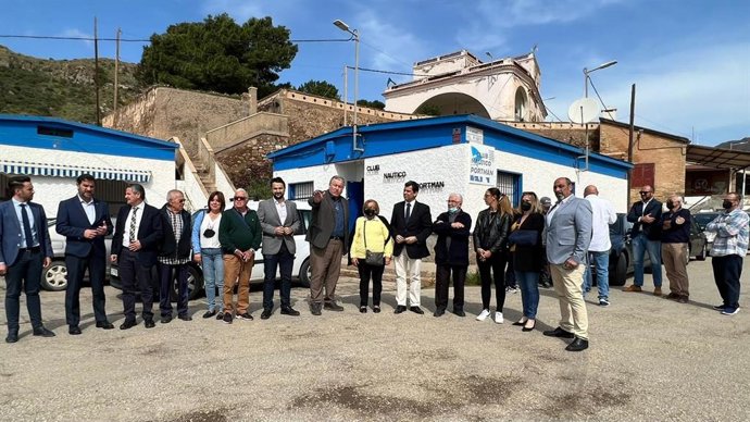 Responsables del PP junto con representntes de colectivos vecinales en Portmán (La Unión)