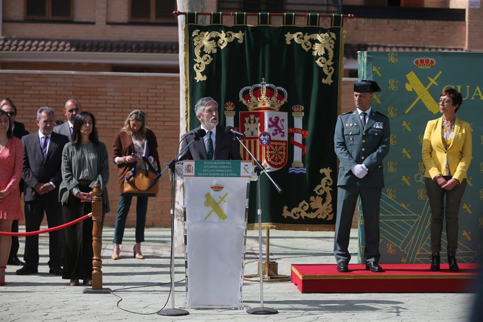 El ministro del Interior, Fernando Grande-Marlaska, interviene durante la inauguración de las nuevas dependencias del Puesto de la Guardia Civil en San Martín de la Vega