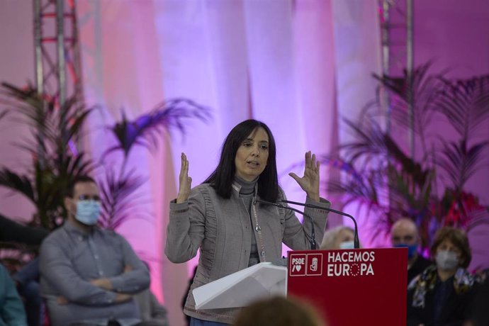 La secretaria general del PSOE Madrid y delegada del Gobierno de España en Madrid, Mercedes González; interviene en un acto del PSOE en el Espacio Rastro de Madrid, a 9 de abril de 2022, en Madrid (España). 