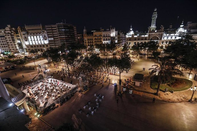 Archivo - Acto cívico en la plaza del Ayuntamiento