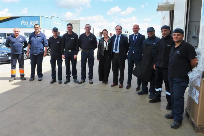 El delegado de Empleo, Formación, Trabajo Autónomo, Transformación Económica, Industria, Conocimiento y Universidades de la Junta en Huelva, Antonio Augustín, ha visitado el Centro Especial de Empleo Grupo SIFU, ubicado en el municipio de Hinojos (Huelv