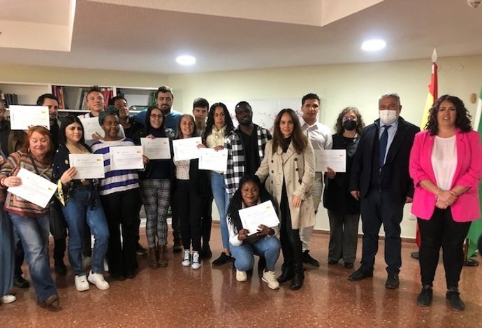 Alumnos del curso de formación de hostelería en la Residencia del Tiempo Libre de La Línea.