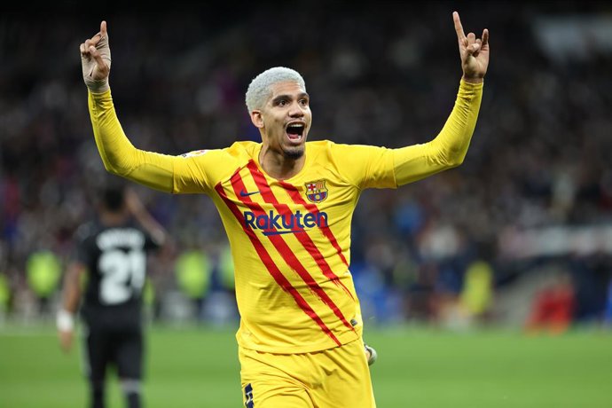 Archivo - Ronald Araujo of FC Barcelona celebrates a goal during the spanish league, La Liga Santander, football match played between Real Madrid and FC Barcelona at Santiago Bernabeu stadium on March 20, 2022, in Madrid, Spain.