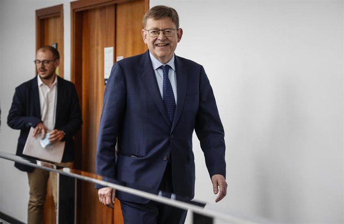 El  'president' de la Generalitat y secretario general del PSPV-PSOE, Ximo Puig, a su llegada a una reunión con el portavoz del Psoe en el Congreso de los Diputados, Héctor Gómez, a 21 de abril de 2022, en Valencia, Comunidad Valenciana (España). El por