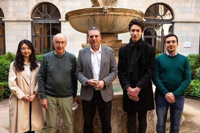 Los tres dinalistas del premio 'Jaén' de Piano junto al diputado de Cultura y el presidente del jurado