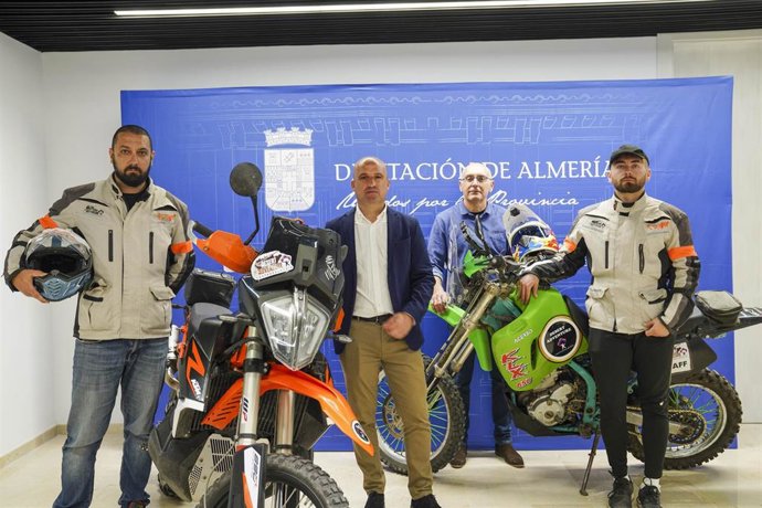 El diputado provincial de Deporte y Juventud, José Antonio García, presenta la Desert Adventure.