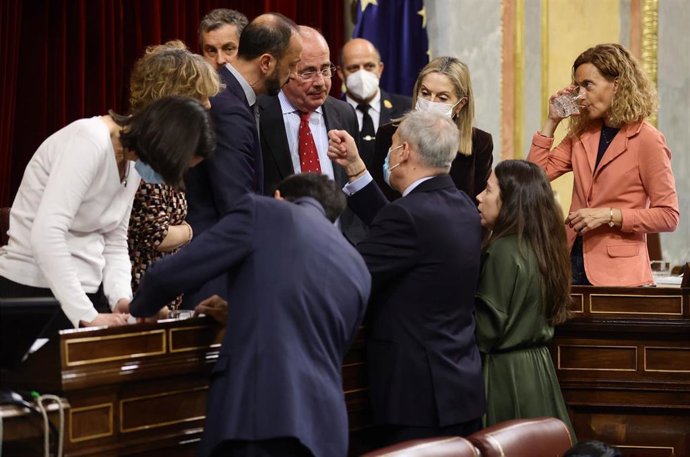 La mesa del Congreso, en una sesión plenaria, en el Congreso de los Diputados, a 28 de abril de 2022, en Madrid (España). 