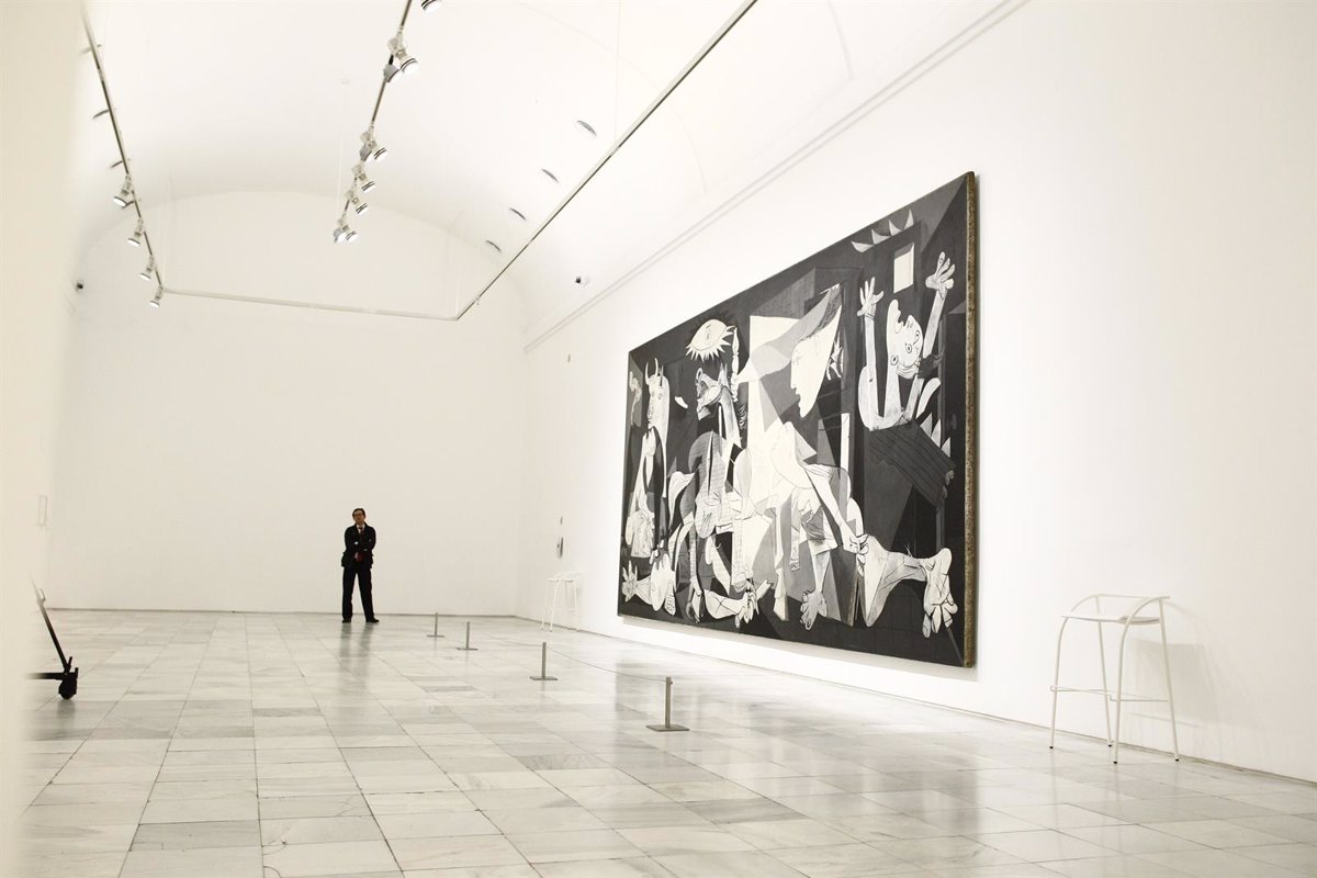 The Spanish National Ballet and the National Dance Company dance for peace in front of Picasso’s Guernica