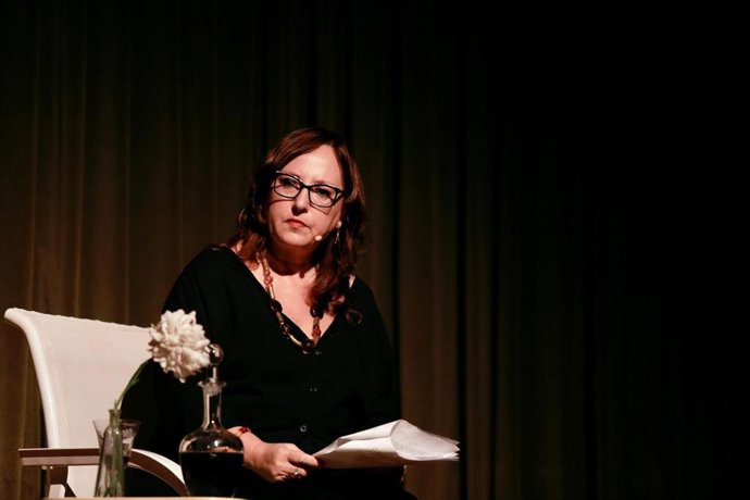 La premiada Miren Agur, que ancabezará junto a María Ángeles el plantel de los Diálogos Poéticos en la Feria de Valladolid