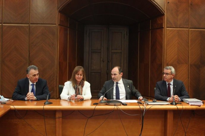 Rueda de prensa del rector, Ignacio Villaverde, tras la reunión del Consejo de Gobierno de la Universidad de Oviedo