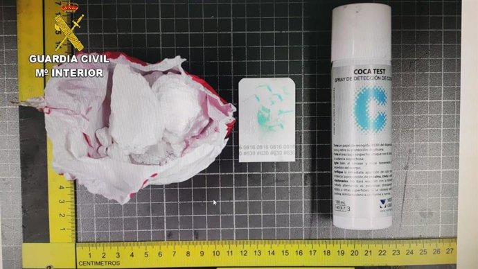 La Guardia Civil interviene a un varón cocaína en roca en Sotiel Coronada