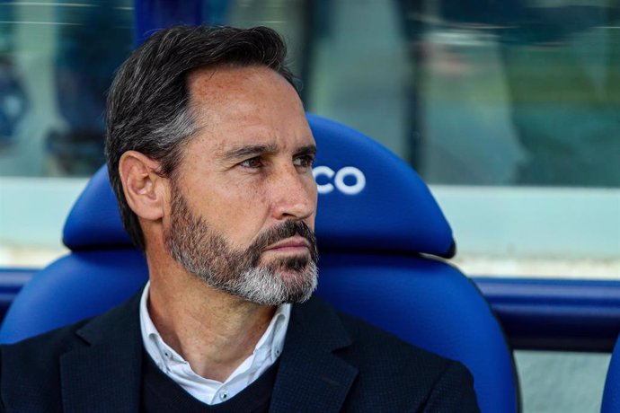 Archivo - El entrenador del RCD Espanyol, Vicente Moreno, en un partido de LaLiga Santander 2021/22