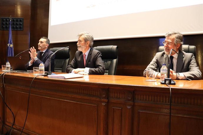 El presidente del TS y el CGPJ, Carlos Lesmes, ha clausurado el Congreso de Magistrados Especialistas en lo Contencioso Administrativo celebrado en Zaragoza.