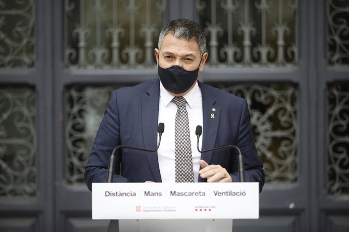 Archivo - El conseller de Interior, Miquel Smper, en una imagen de archivo