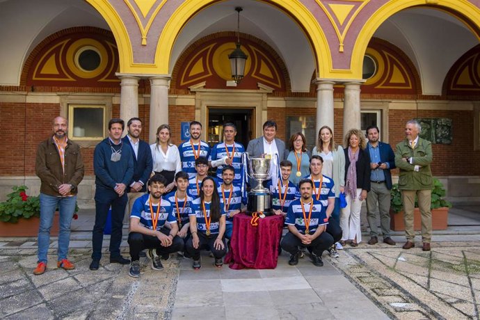 Recepción oficial al Recreativo IES La Orden en el Ayuntamiento de Huelva.