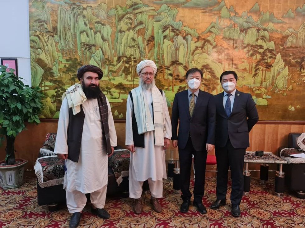 Archivo - Reunión talibán con delegación china