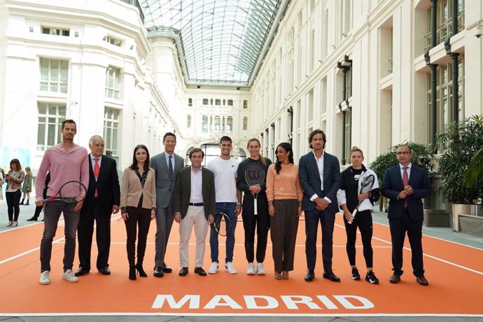 El alcalde de Madrid, José Luis Martínez-Almeida, preside la presentación del Mutua Madrid Open en la sede del Ayuntamiento de la capital.