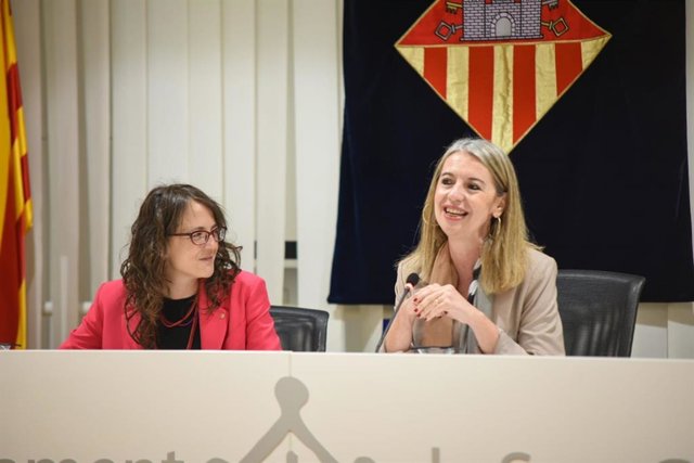 La consellera d'Igualtat i Feminismes, Tània Verge, i l'alcaldessa de Sant Cugat, Mireia Ingla
