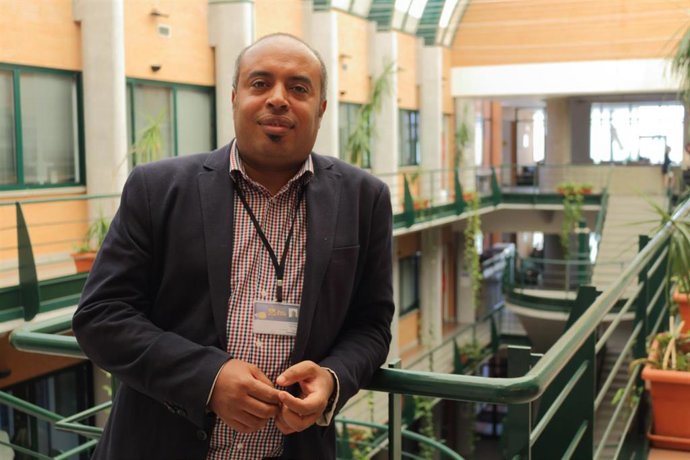 El doctor Younes Smani, investigador principal del grupo Infecciones Bacterianas en el Centro Andaluz  de Biología del Desarrollo.